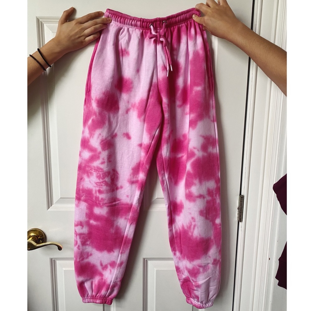 PrettyLittleThing Pink Tie dye oversized joggers